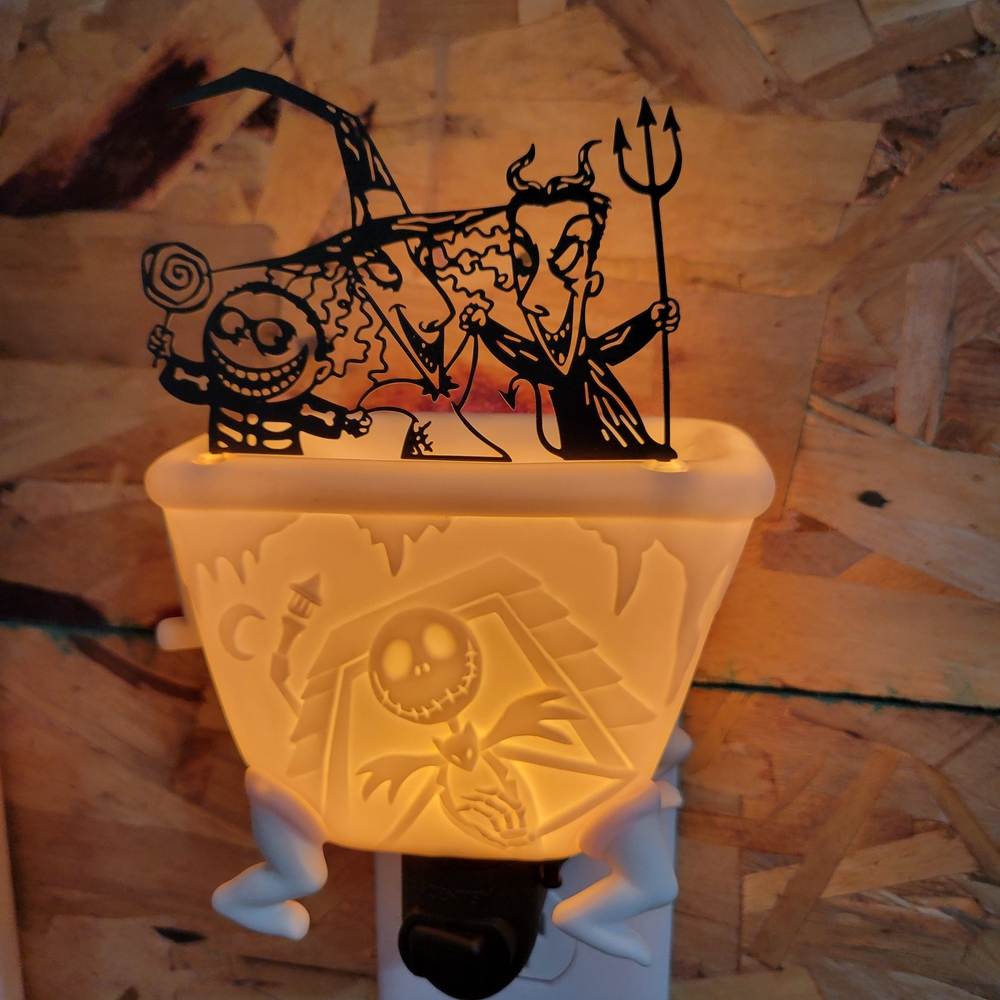 Scentsy Halloween Night Light with Black and Cream Design